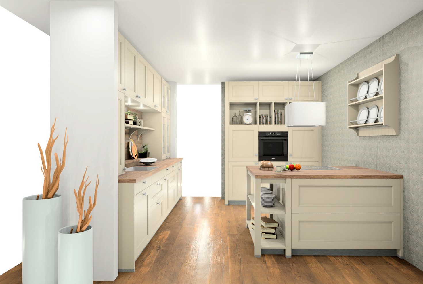 Helle Landhausküche mit Kücheninsel, cremefarbenen Fronten und Holzarbeitsplatten, offenen Regalen für Geschirr, dekorativen Vasen im Vordergrund und warmem Holzboden in einem länglichen Raum.